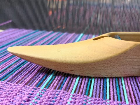 Tkanina o splocie płóciennym zrealizowana podczas kursu tkactwa