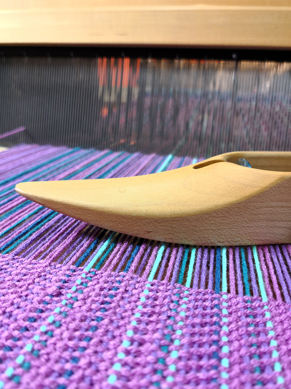 Tkanina o splocie płóciennym zrealizowana podczas kursu tkactwa