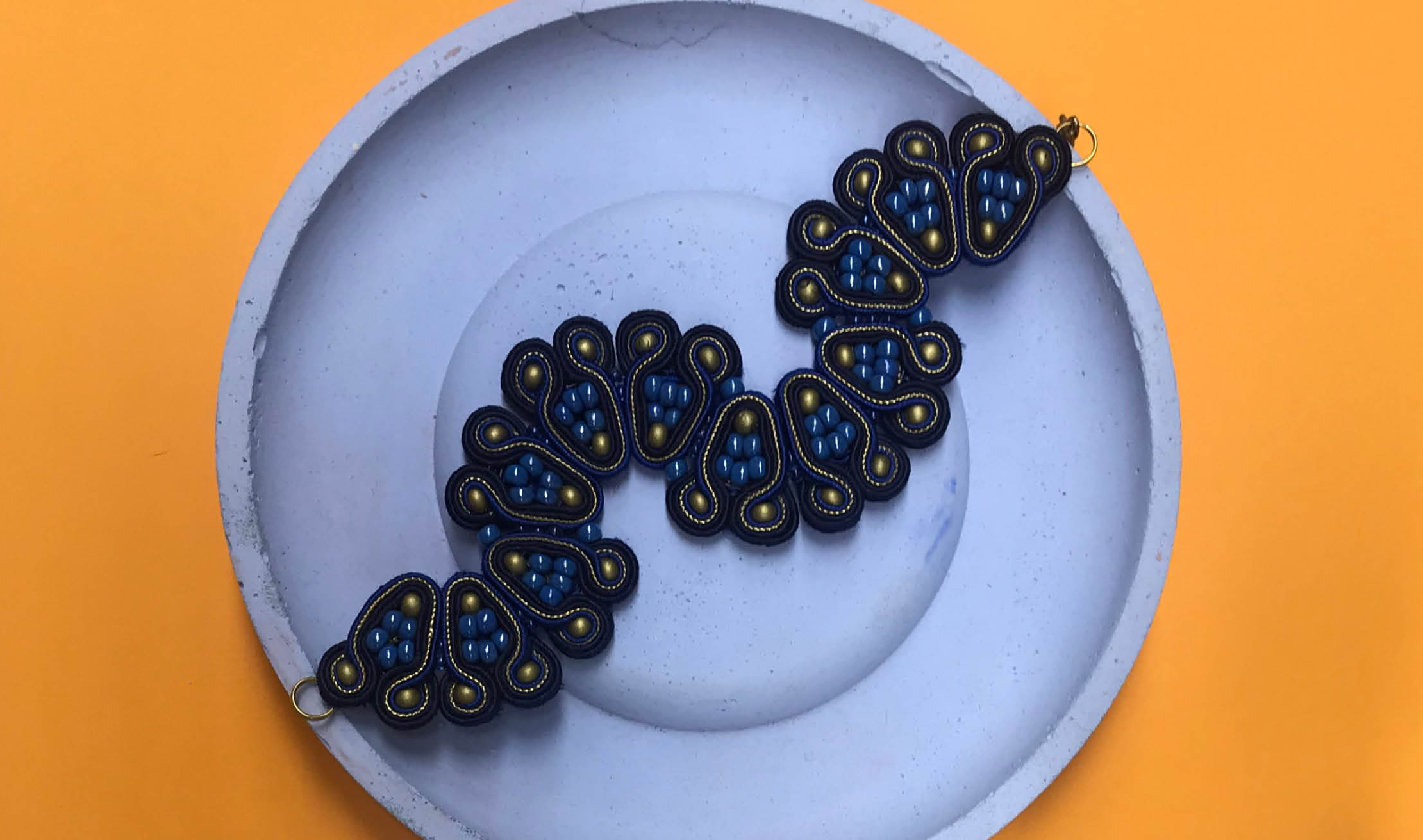 nauka tworzenia biżuterii w technice soutache