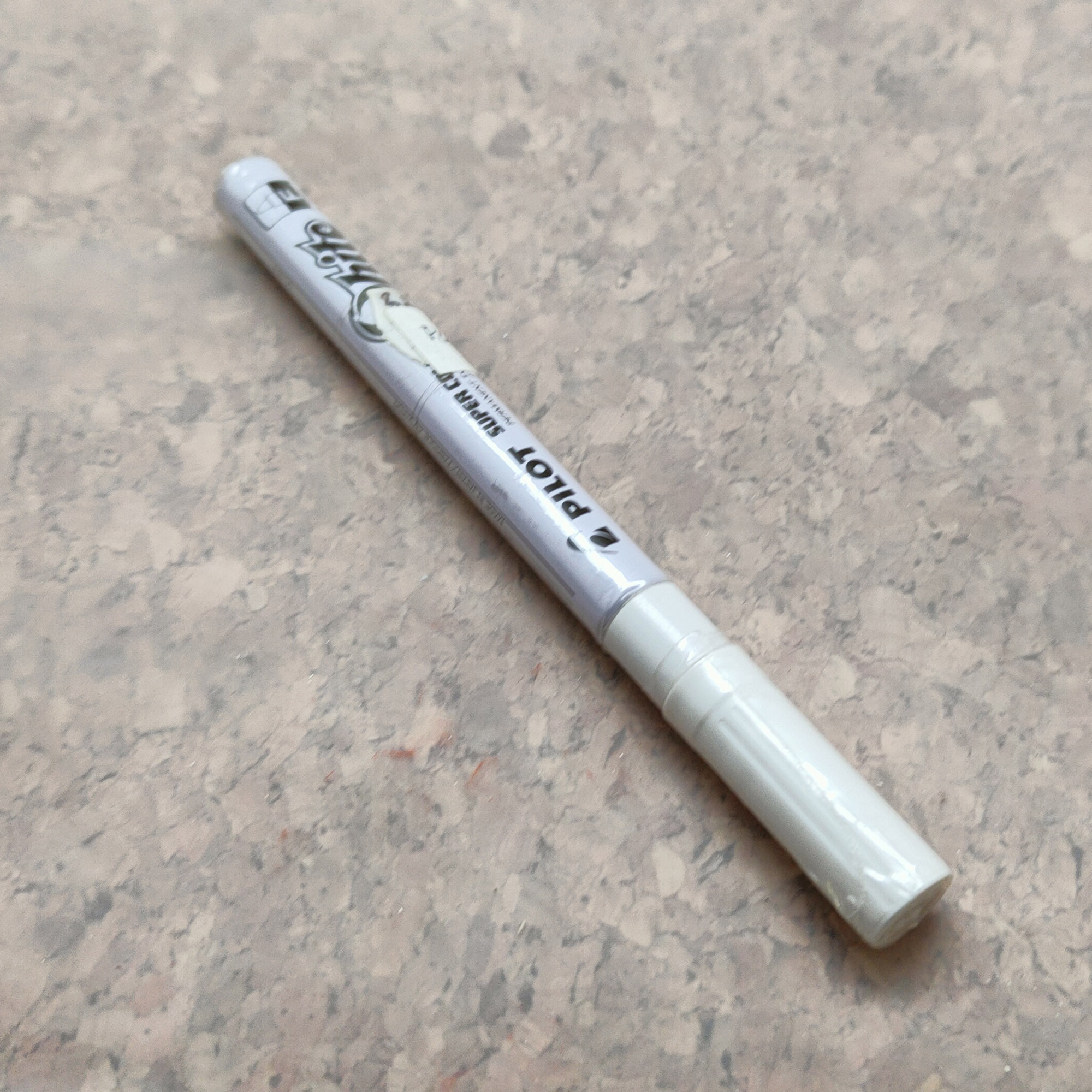 Marker olejowy biały grubość 1,0mm