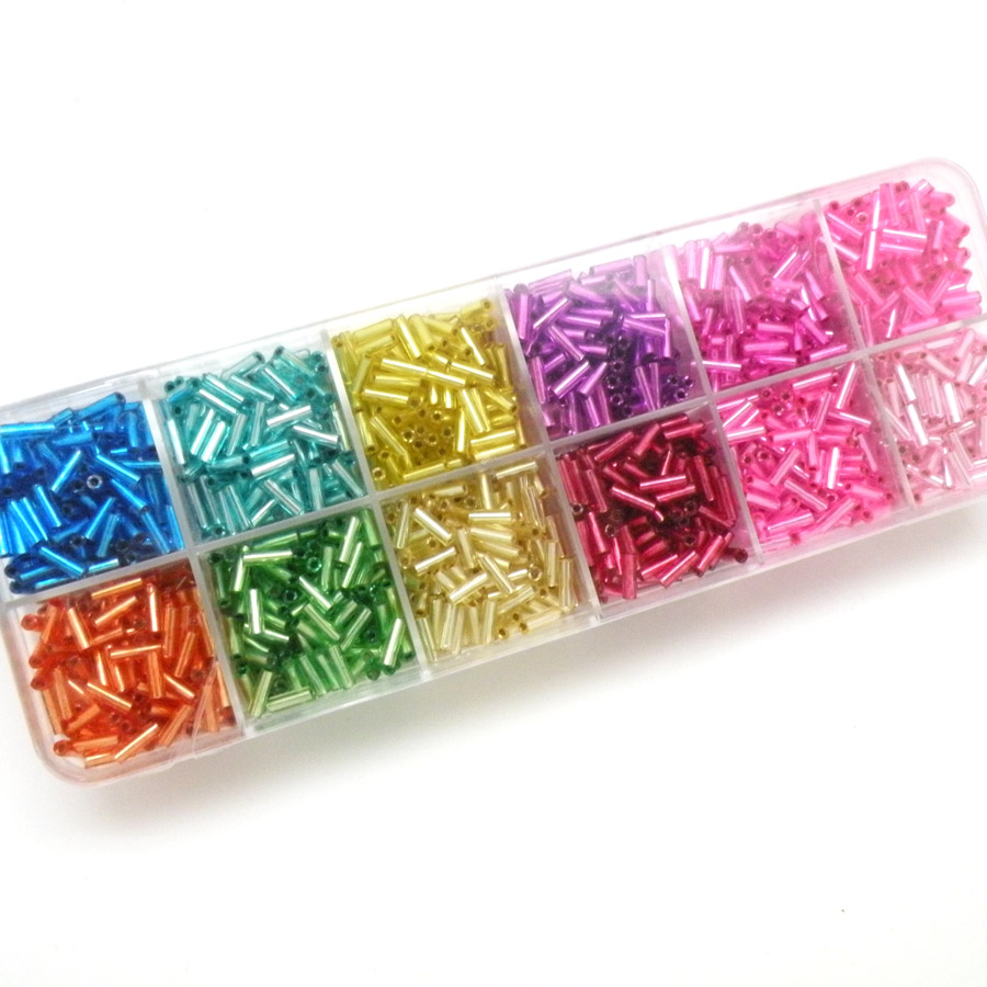 Zestaw koralików-rurek w różnych kolorach