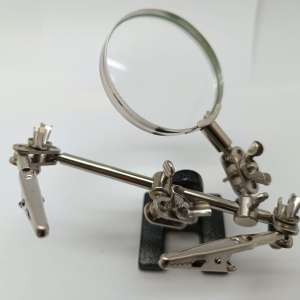 Uchwyt "trzecia ręka" z lupą