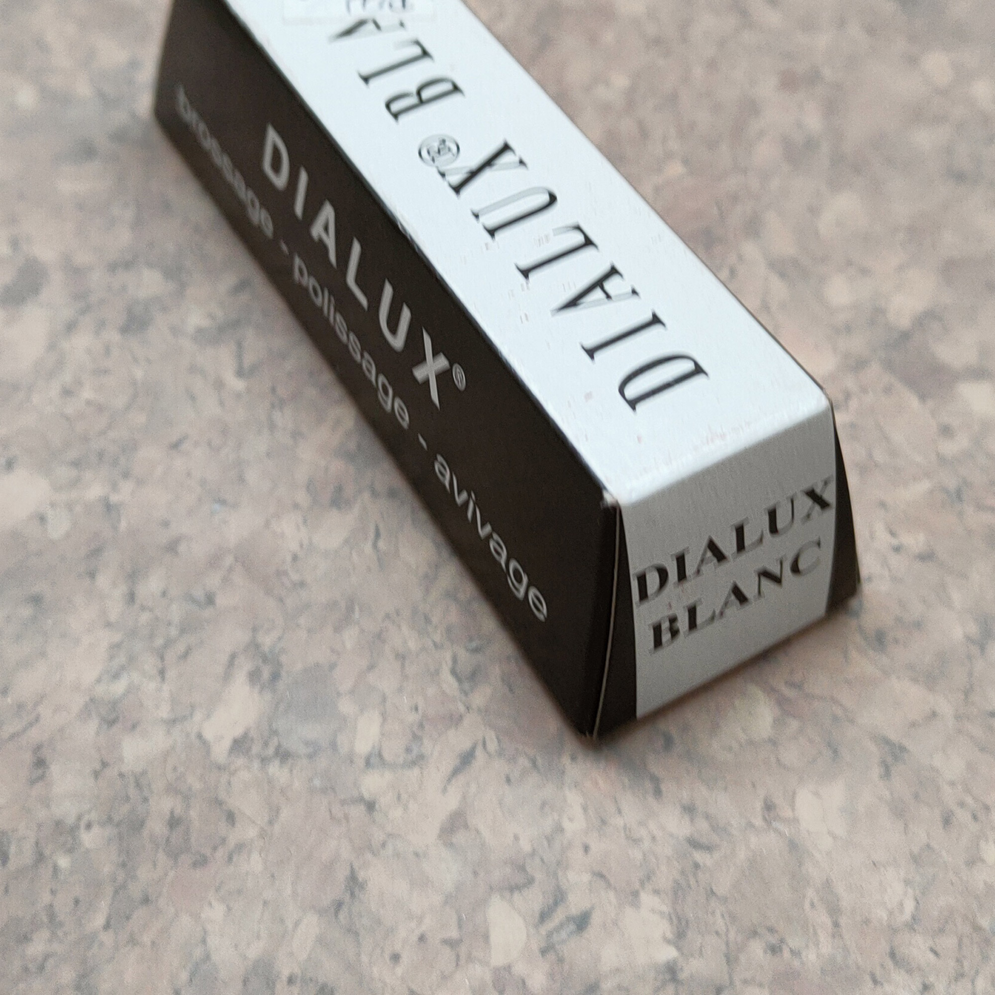 Profesjonalna pasta do polerowania Dialux (biała)