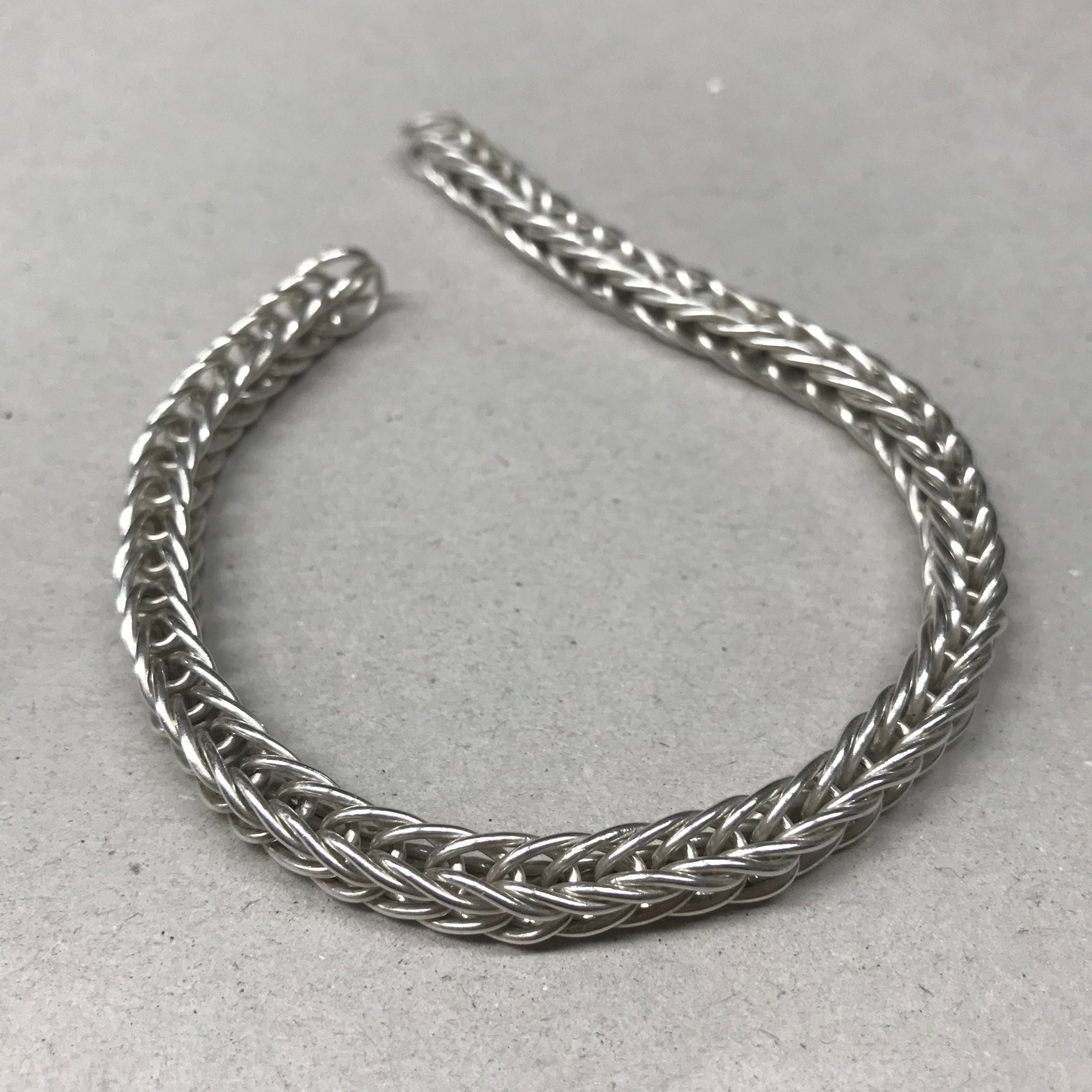 srebrna podłużna bransoletka