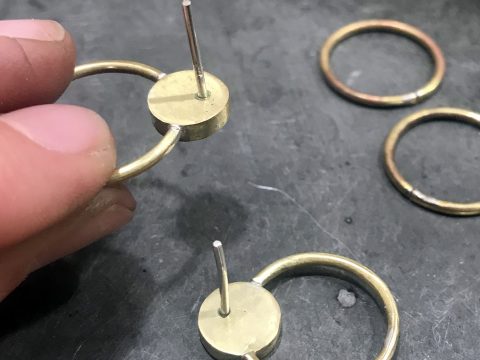 Nauka lutowania biżuterii na przykładzie kolczyków z mosiądzu