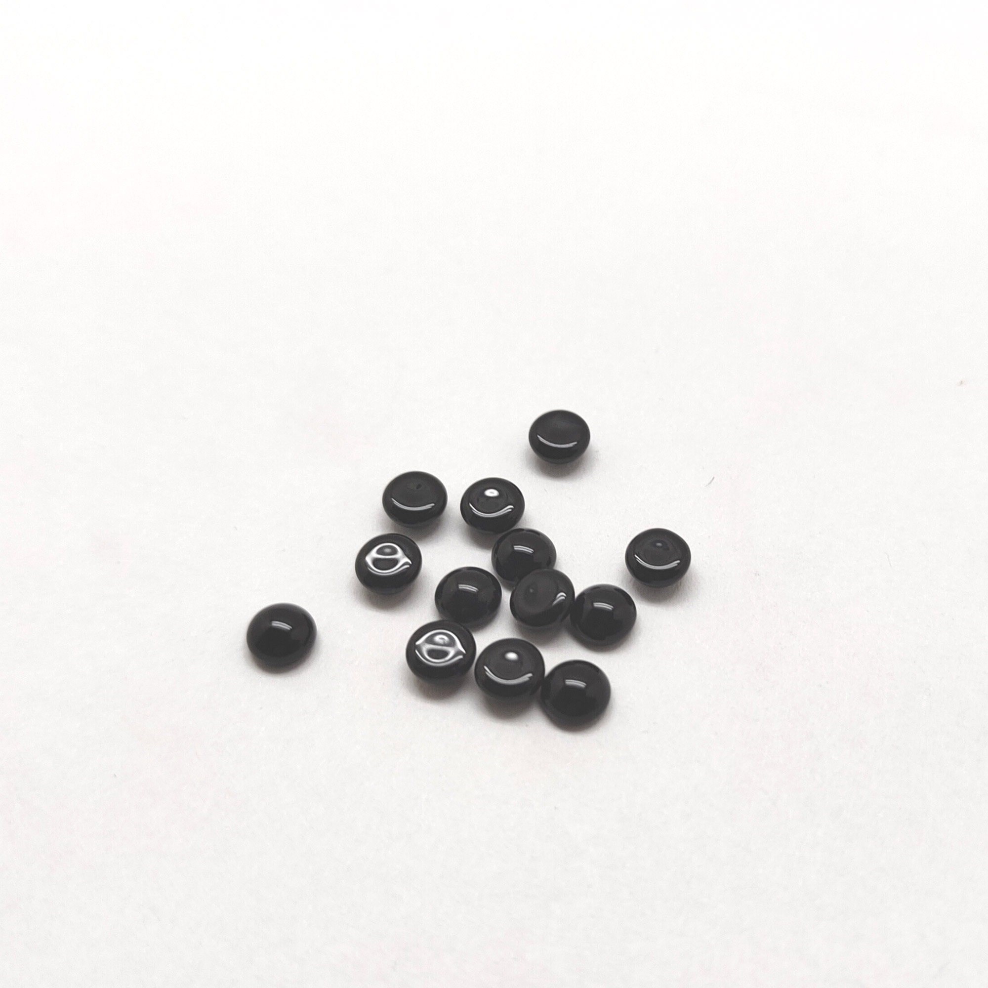 Szklany kaboszon czarny 5mm