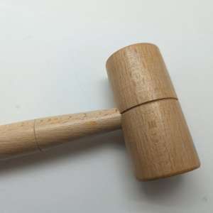 Młotek drewniany mały