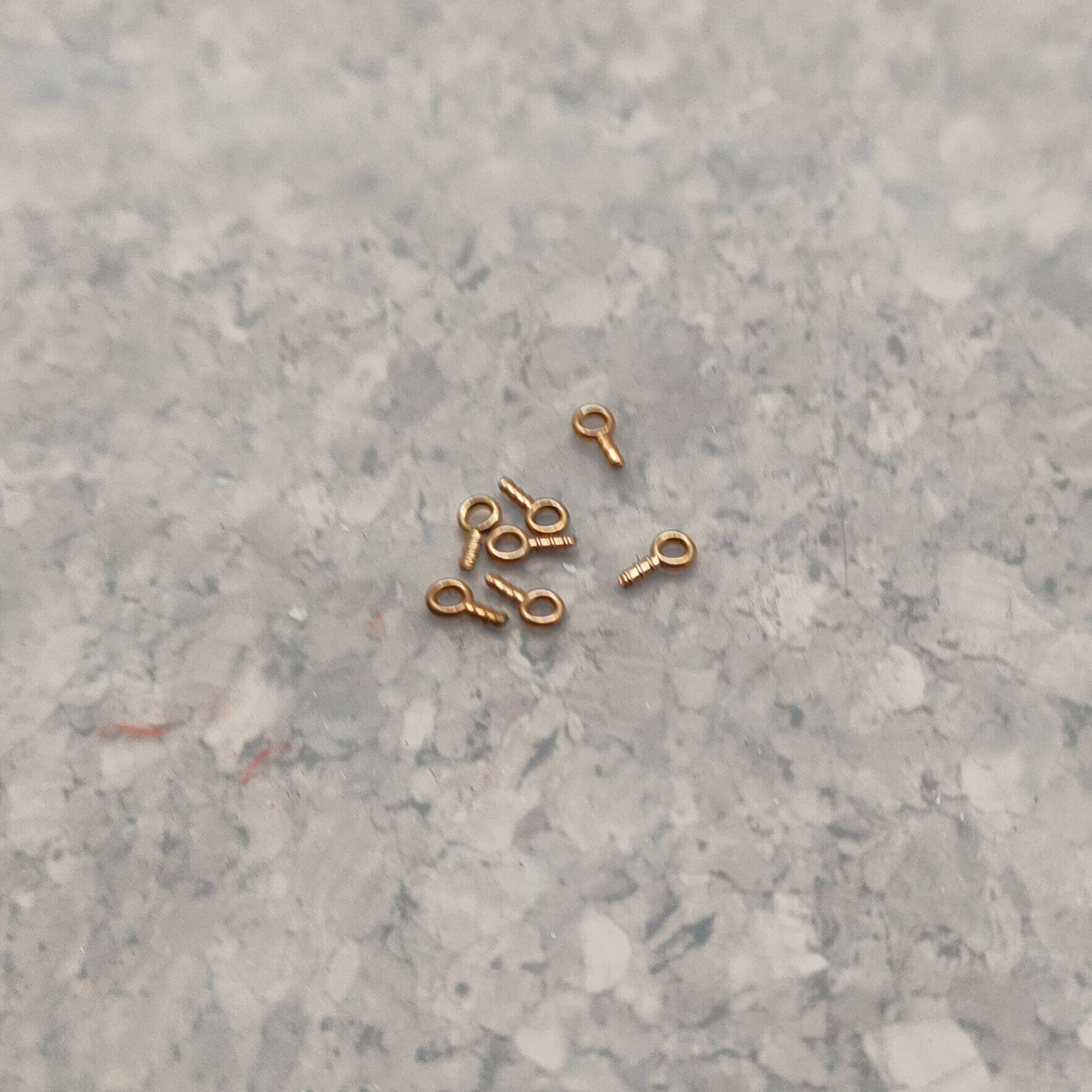 Szpilka zawieszka brąz