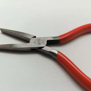 Szczypce płaskie gładkie Antilope 145mm