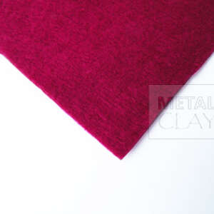 Filc w arkuszu fuksja