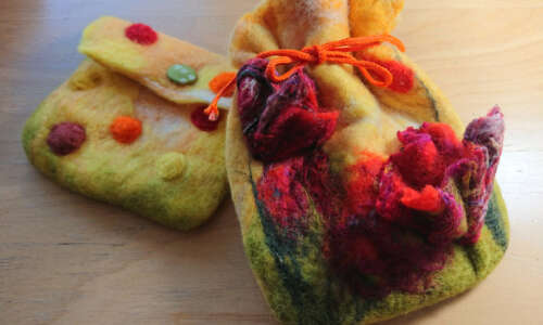 Filcowanie – filcowa torebka w kwiaty