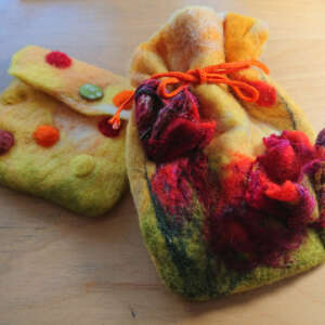 Filcowanie - filcowa torebka w kwiaty