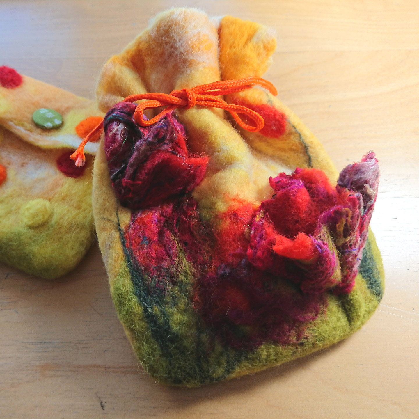 Filcowanie - filcowa torebka w kwiaty